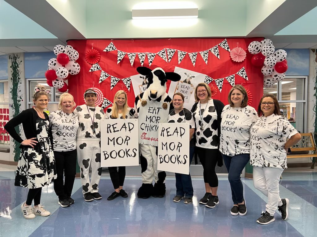 PearlandLearns's tweet photo. Thank you to @ChickfilA for supporting Rustic Oak elementary Library book fair and teachers! Book fair runs through Thursday and if you eat at ChickfilA East all proceeds go to Rustic library #readmorebooks @PearlandISD https://t.co/3B8281RS7p