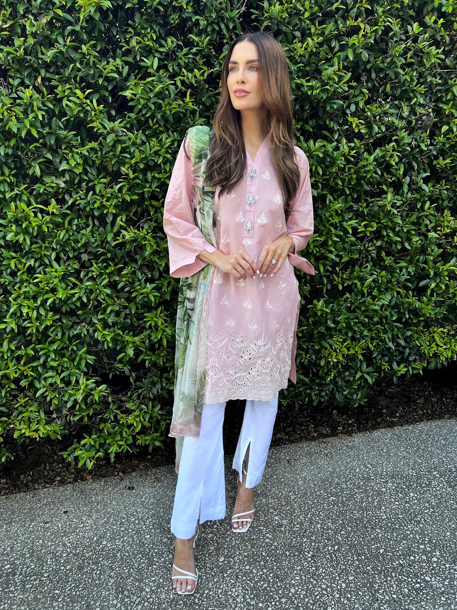 erinvholland's tweet photo. Celebrating #PAKvAUS by getting back into my eastern wear 🙈 Looove this gorgeous number https://t.co/q47mubyas7