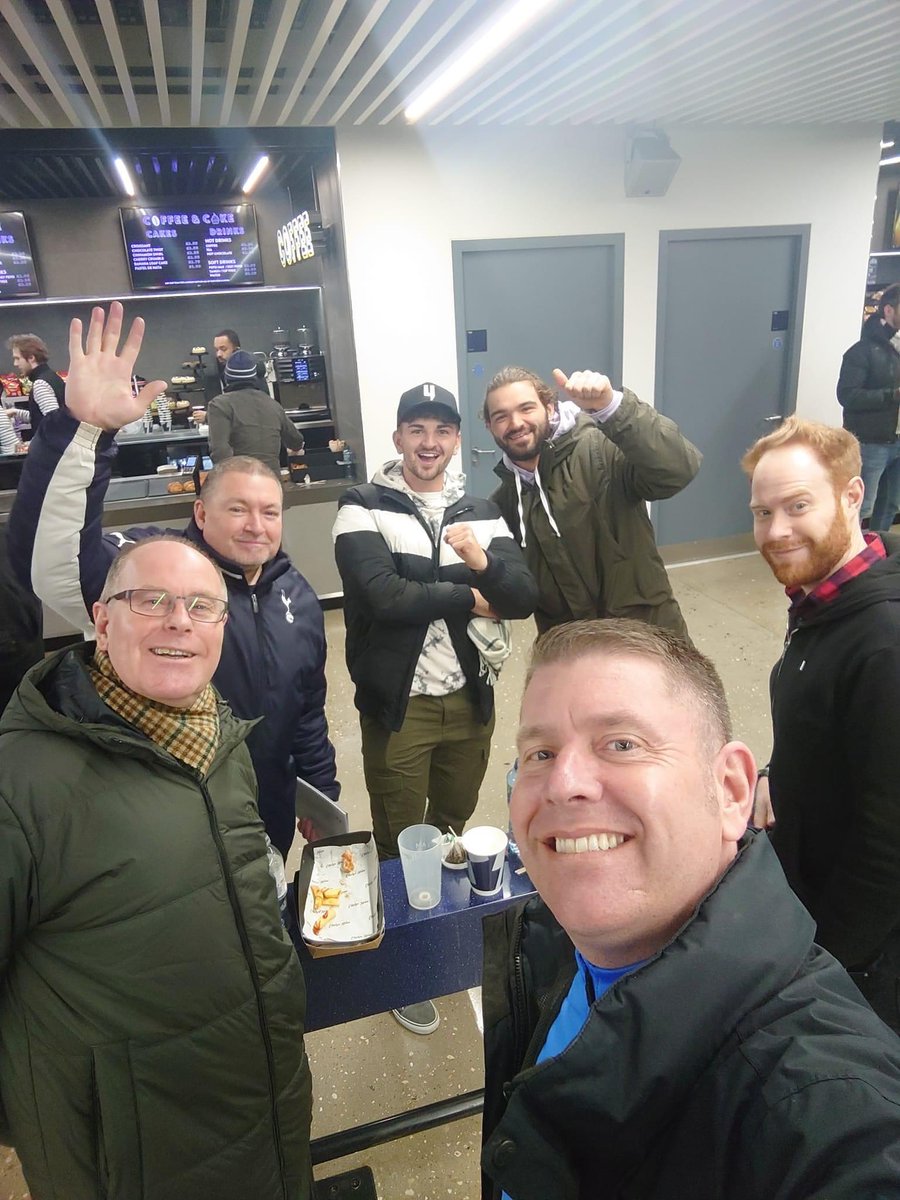 Chunkystan's tweet image. Great night at the Spurs with Alex, Kieran and Cousins Clive, Christian and Anton #COYS 💙