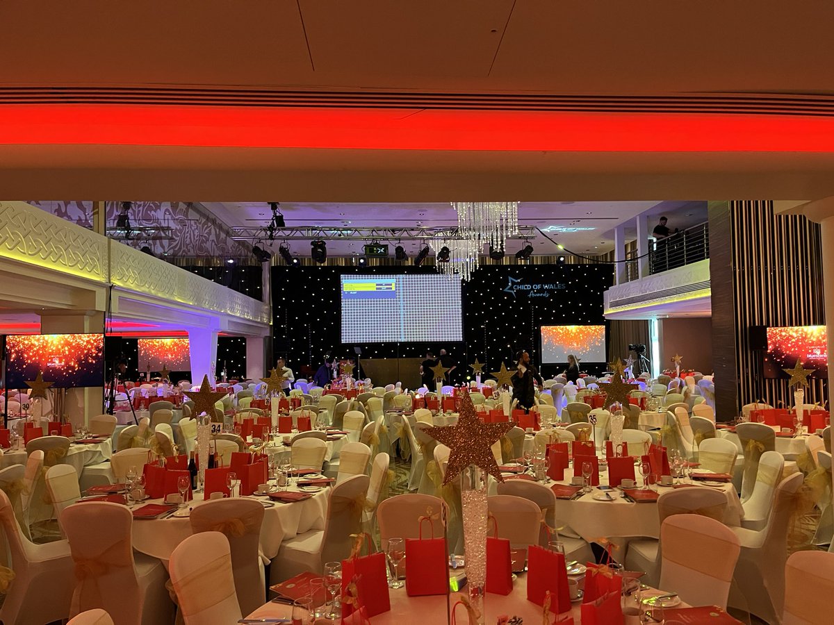 FCPresentations's tweet photo. We just love Cardiff! Russ was lucky to net this one! Another fabulous awards ceremony rewarding achievers.
#teleprompting #liveevents #setlife https://t.co/TFLzFTjkMy