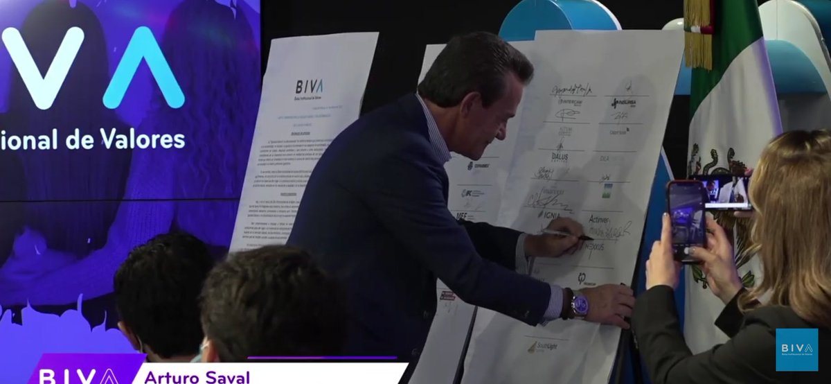EstrategiaRev's tweet photo. Gracias @ArturoSaval1 por apoyar a las mujeres al participar en el fomento a la "Igualdad Salarial" por más hombres como tú y empresas #NexxusCapital
@BIVAMX https://t.co/KNgcBt3GT2