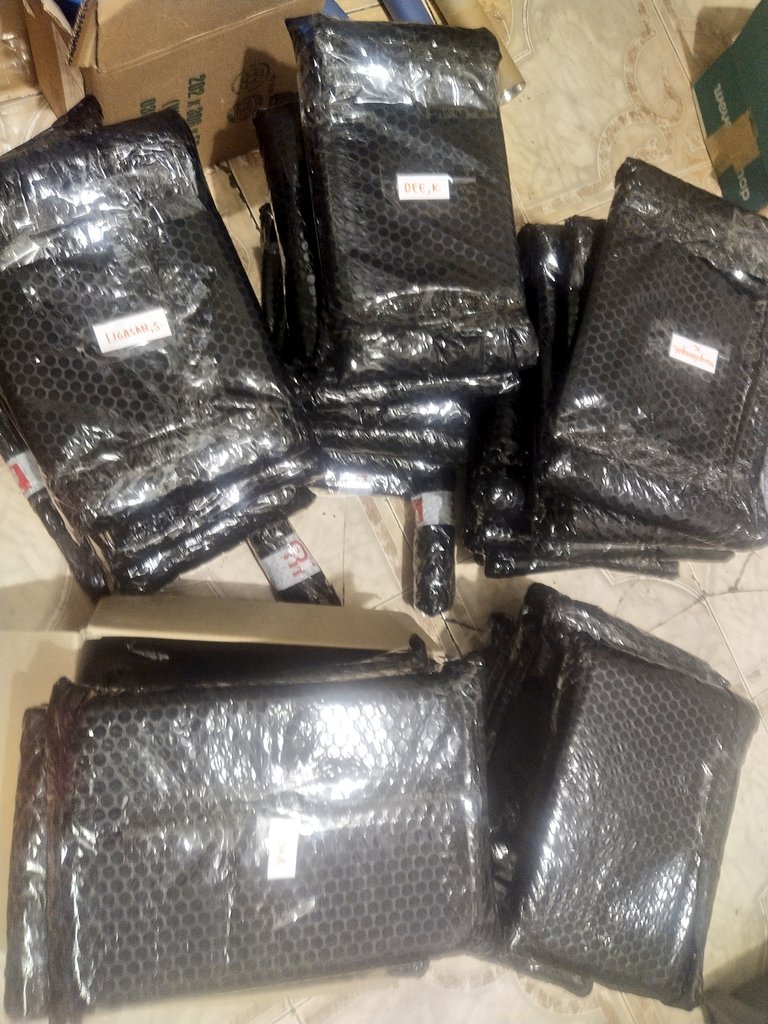 KStanShopPH's tweet photo. #KStanShopUpdates
Done packing approx 50 parcels only for SM SG Tingi😅 di nemen masaket sa likod hhahahaa chz pero yeey bukas sa enhypen at bts naman tayo magpack😊
Thankyou so much po💖
PS. If di nasasagot dms sorry puu huhu yung links (if sco) bef magend this week bibigay https://t.co/fchBrMxTG6