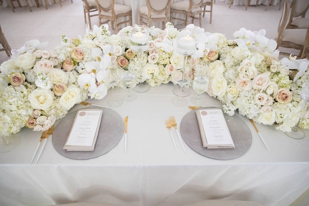 BurlapBordeaux's tweet photo. A dreamy sweetheart table 🤍✨
​​
Planning, Design &amp; Floral: @Burlapandbordeaux
Photography: @nikkiryanphotography
Catering: @Martinoscatering805
Rentals: @AmigoPartyrentals
Linens &amp; Draping: @dreamsamerica
Restrooms: @ovalofficerestrooms
Dj &amp; Photobooth: @djzekesb
Lighting &amp; … https://t.co/lMhTl1Ujc4