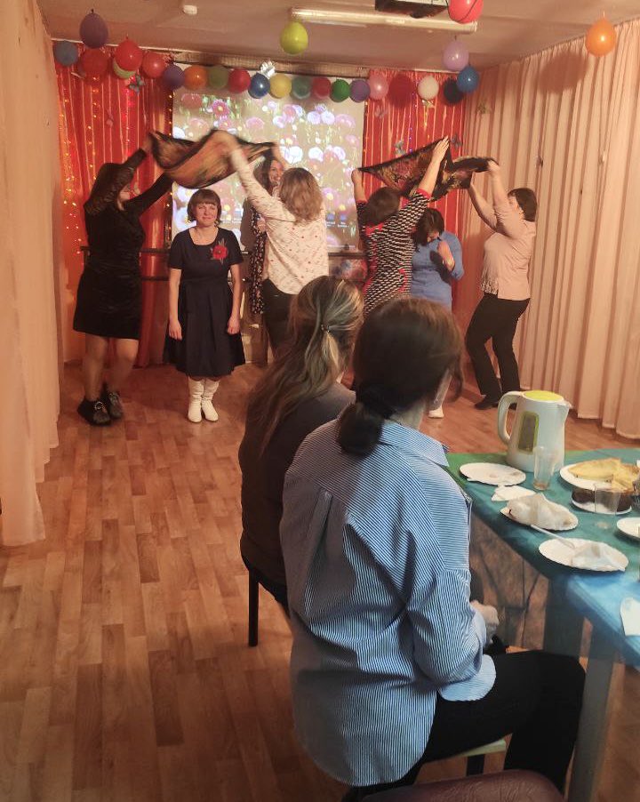 С весенним праздником представительниц прекрасной половины села Лопатино поздравили сотрудники ДК 🌷
Они подготовили концертно-игровую программу, посвящённую Международному женскому дню! Искренние улыбки и горящие глаза женщин согревали в этот холодный день😍
<a href="/splopatino/">Жуков Владимир</a>