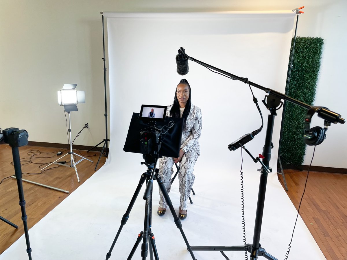 BeyBey_Kid's tweet photo. #behindthescenes 🎥🎞#RT &amp; #LIKE My next customer may be on your timeline.

Dm today to discuss how you can have your next event/ video live-streamed by the #1 company in Philadelphia #BeyFilmzMedia https://t.co/MKWbOqlyK6