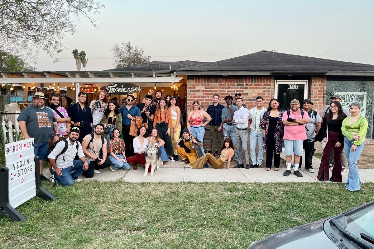 letstaycreative's tweet photo. Community over Competition 🧡

Event : MeetUp17 • March 06, 2022
Photographer: @barreraudrie 
#letstaycreative https://t.co/0LYfBZd4Dn