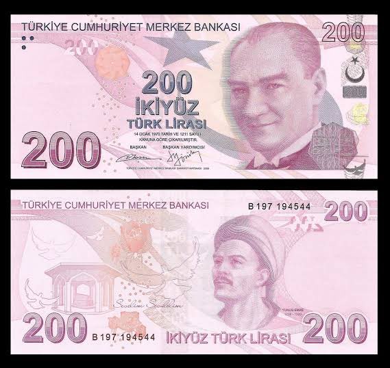 zekikayahan's tweet photo. 200 liralık banknot, 1 Ocak 2009’da çıktığında 131 dolara karşılık geliyormuş. Taksiye versen bozuk yok mu der, esnafa uzatsan kızardı üstünü vermek zor olduğu için. Bugünün kuruyla yaklaşık 1.800 lira (dolar 14.36) Paramız böyle eridi… Alım gücümüz böyle düştü. Şahlanıyoruz… https://t.co/ZjRNfJL0PJ