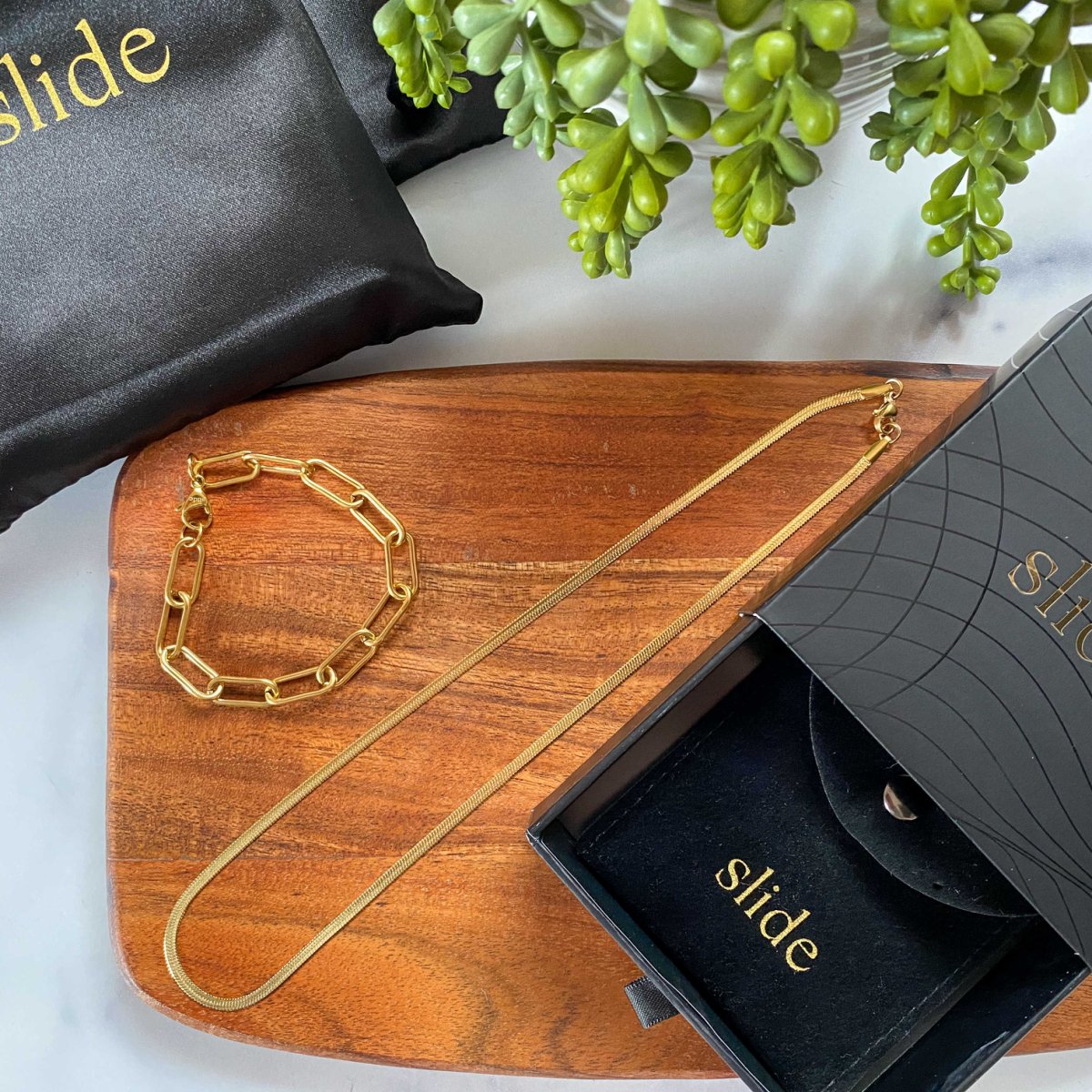 DeliciouslySavv's tweet photo. 🙌Discover HONEY ~ A Must-Have Monthly Subscription Box from #Slide Jewelry! Makes the perfect #gift for yourself or someone special! #SpringGiftGuide2022🌻🌺
Check It Out👉https://t.co/4OVY3so8QZ via @DeliciouslySavv https://t.co/8Ds1nf82dP