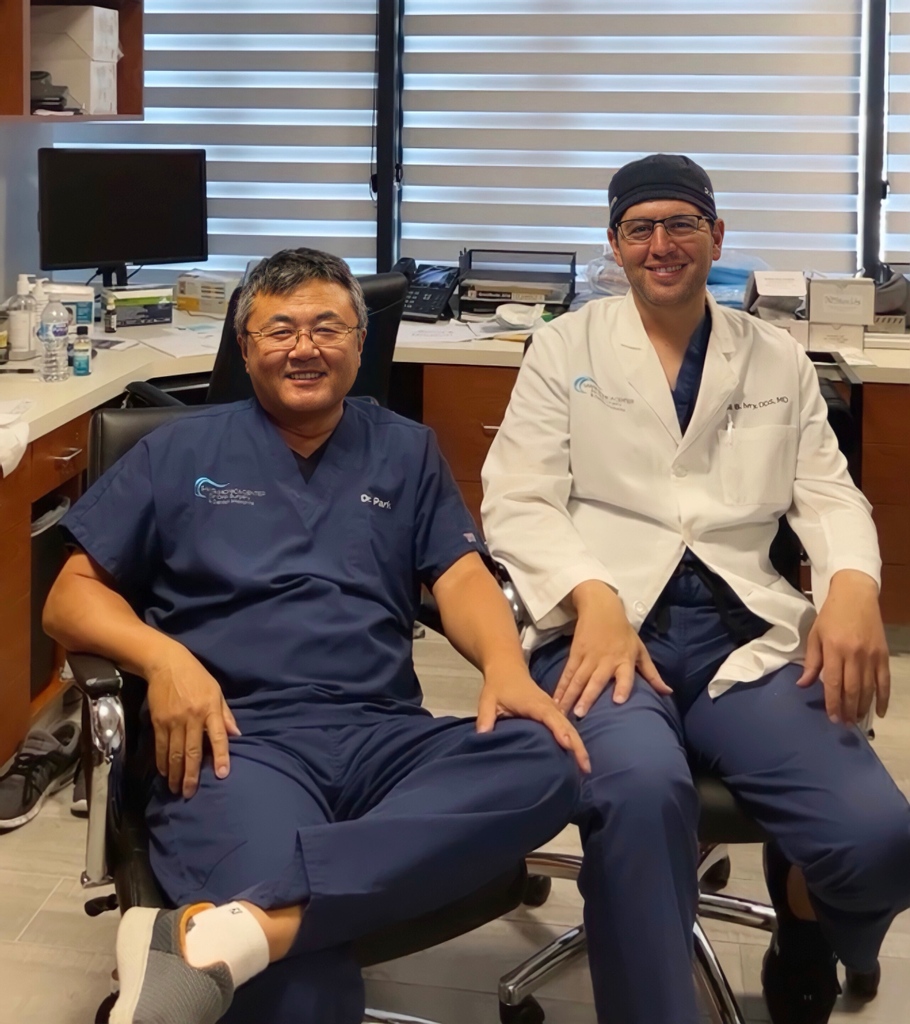 SantaMonicaOMS's tweet photo. Our doctors are excited and ready to start the week, let's do this! 🤩 https://t.co/C5z8fzEiE4