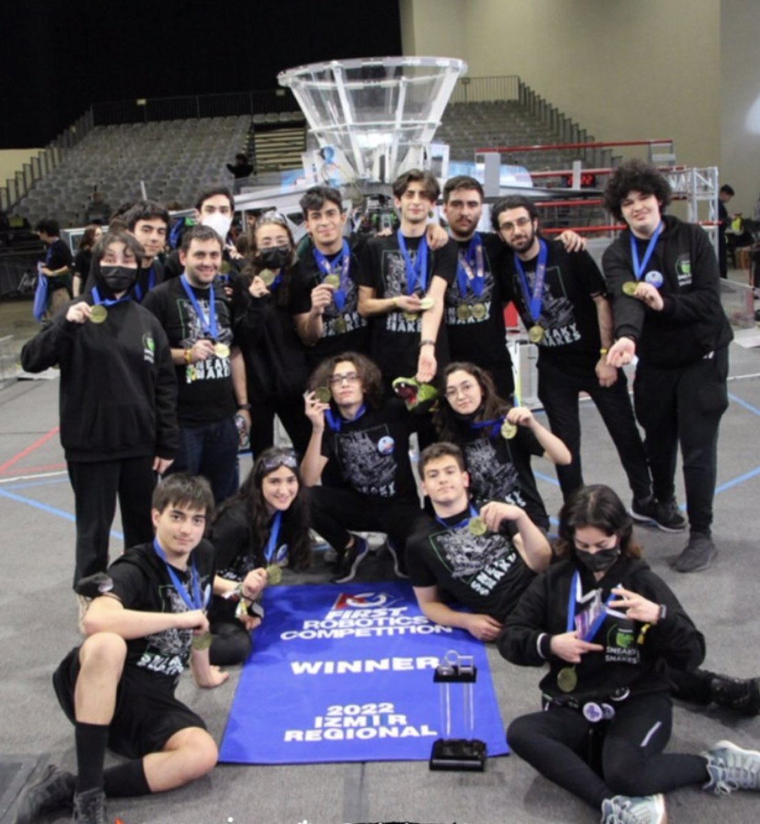 frc7285's tweet photo. İzmir Regional Winners!🏆#robotics #first #frc #ftc #fll #firstrobotics #competition #2022 #technology #engineering https://t.co/8xTeM8LZ9i