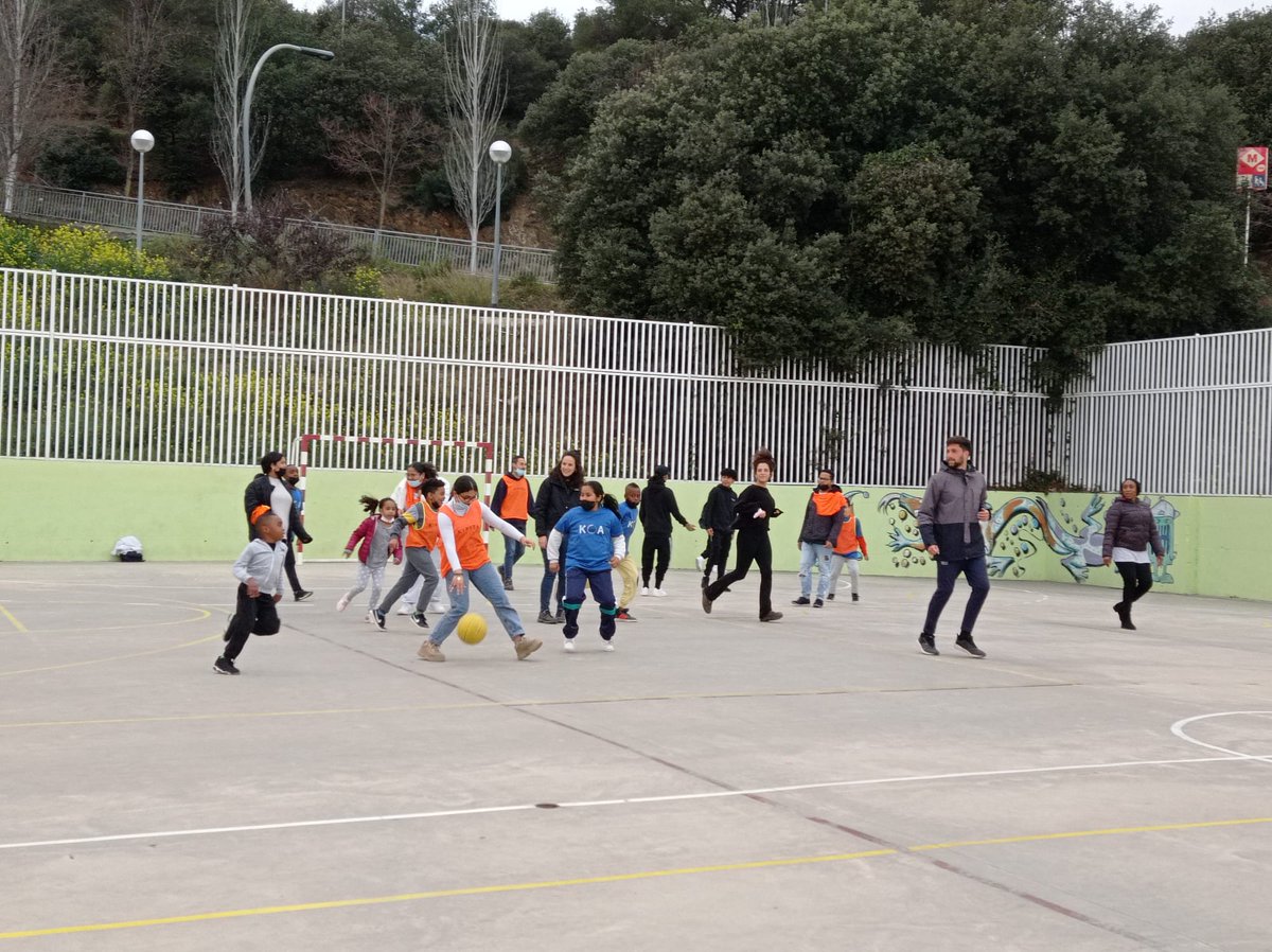 centrecruilla's tweet photo. Celebrem el dia de la dona treballadora jugant a 🏀 amb les famílies. @nouscims #koaprogramme https://t.co/IJBNyfT6X4