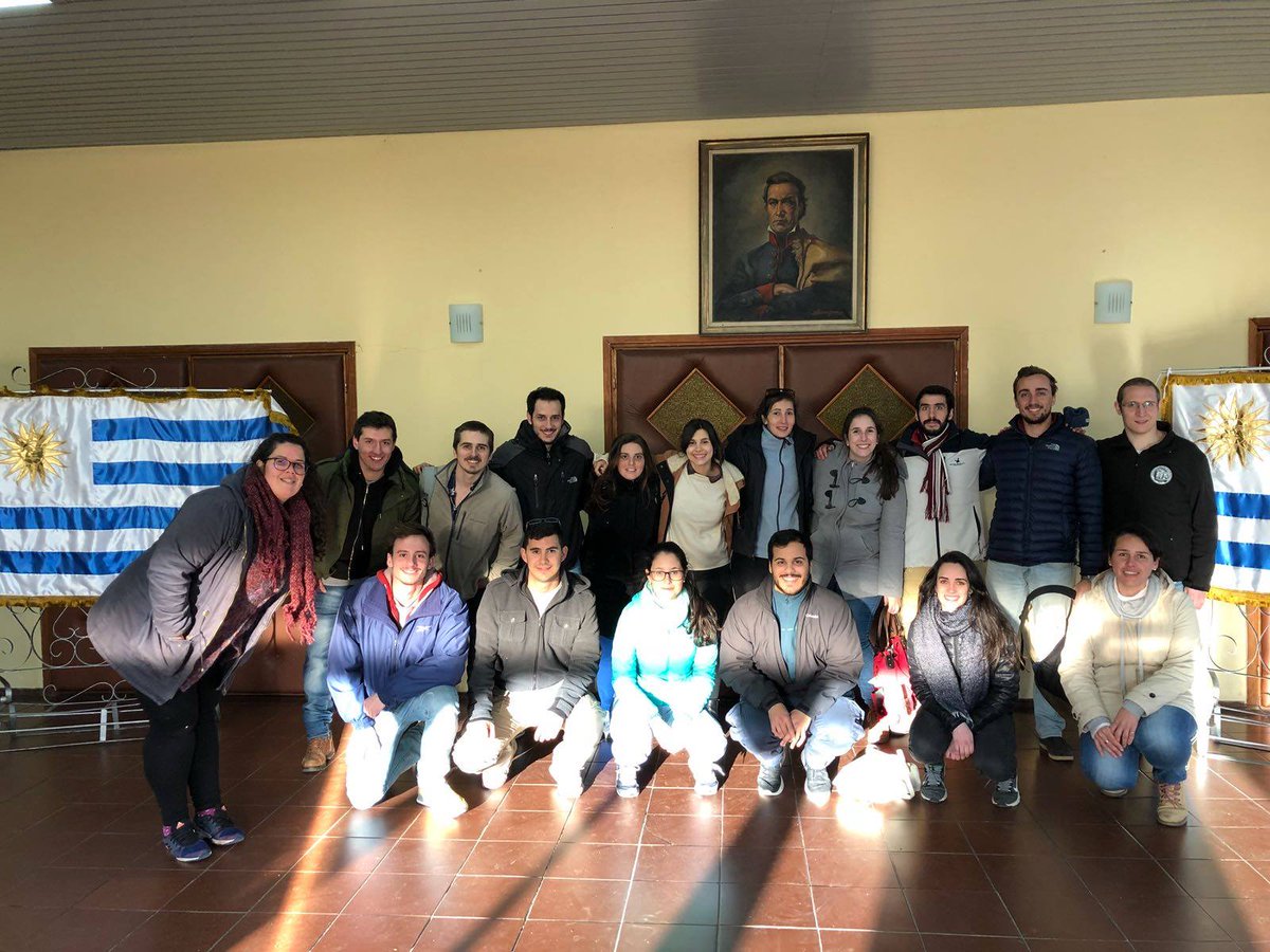 Ya que salió tema Leucos, un aporte: en 2017 con algunos compañeros de FMed y el apoyo docente creamos la Liga Estudiantil de Trauma y Emergencia (LETE-FMED). La misma buscaba generar un espacio para q estudiante interesados en el tema pudieran profundizar en sus conocimiento +