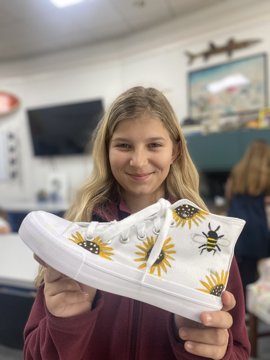OakHallSchool's tweet photo. Painted shoes and carved castles in Mrs. Jones’ Middle School Art class! 🤩🎨👟🏰 https://t.co/j0hdwrZ1z3