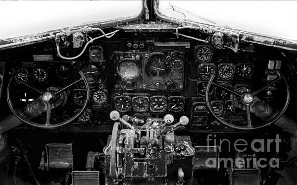 LeslieDye3's tweet photo. New artwork for sale! - "Cock Pit" - https://t.co/Kp98fVKcxw @fineartamerica https://t.co/c3i5i1mnID