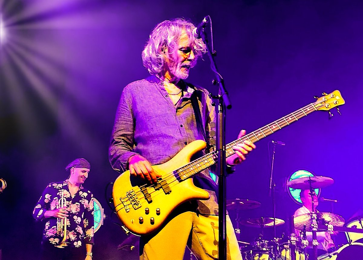 DJairportdisco's tweet photo. #GraemeClark #wetwetwetuk #London2019 #greatmusic #great #songwriter #wetsontour #bassplayer #bassline #wonderfulgig #MyPhoto https://t.co/QOGxWwoorj