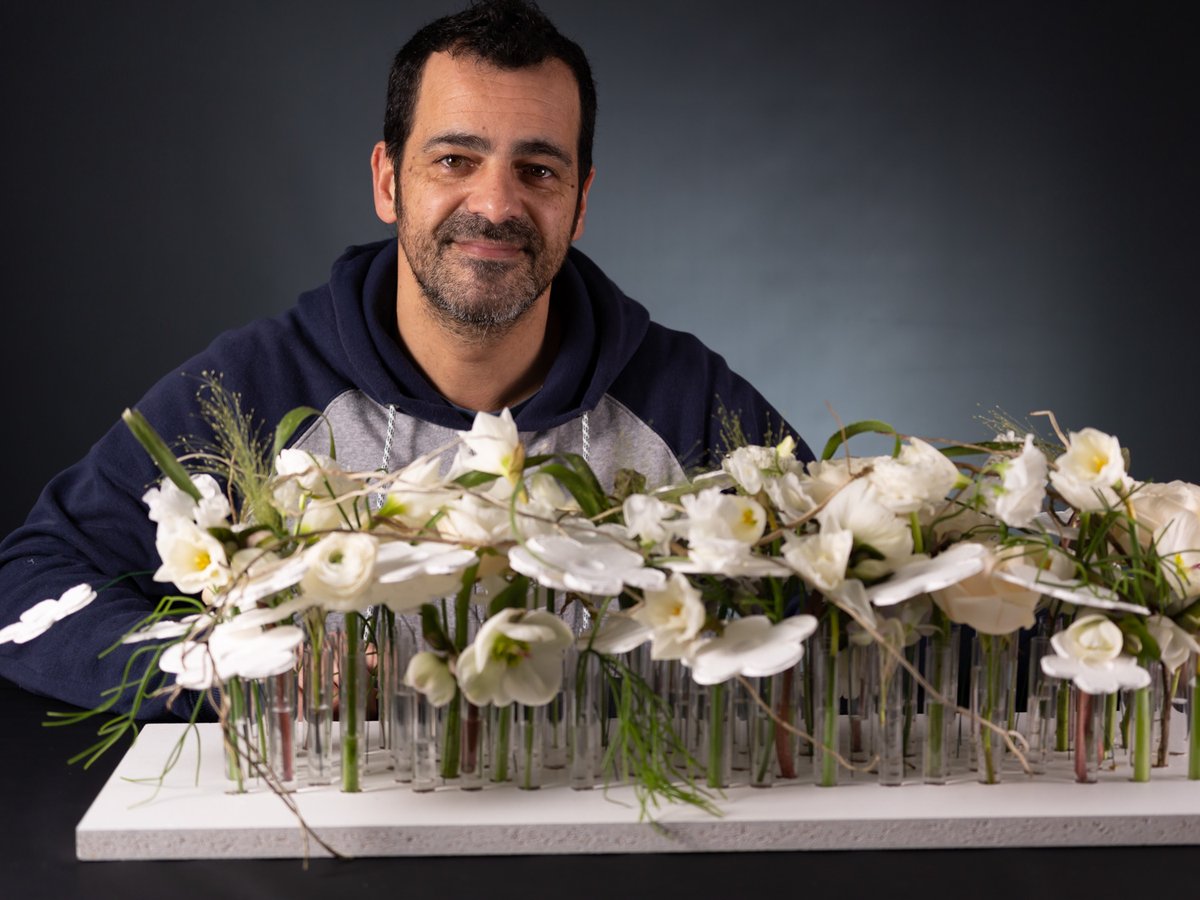 FLOOSWEB's tweet photo. Paper interconnection >> The last floral recipe from #CarlesJFontanillas for FLOOS is an elegant composition of soft tones, a perfect proposal for the arrival of spring.

https://t.co/CMxZAS5MVZ

#FLOOS #DiY #TheCraftersSecret #StepByStep #MasterFlorists #Flowers #Florists https://t.co/OCOA78P1ye