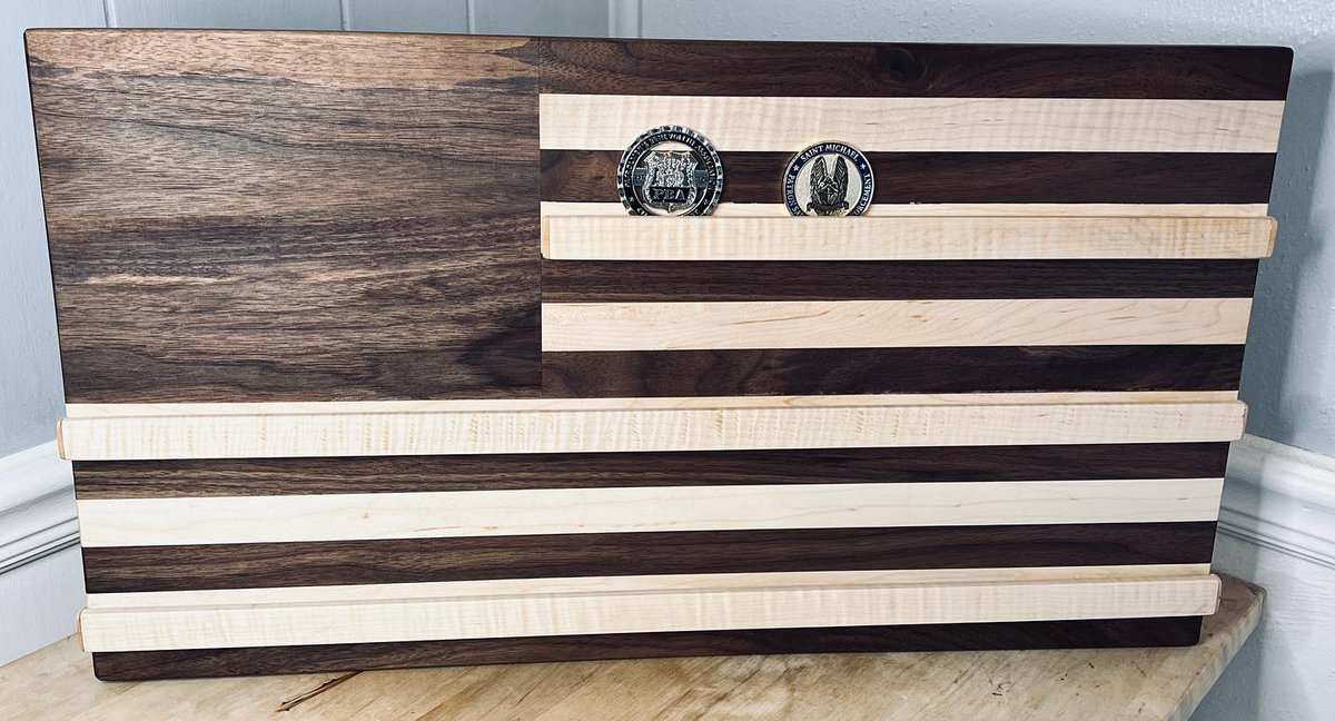 🚨New Product Alert🚨
We recently finished a #custommade hanging challenge coin rack for our friend and USMC Veteran @devildogconcepts

Message us today for a custom quote!

#handmade #veteran #usmc #gift #shop #shoplocal #607woodshop #607shopbutter #challengecoin #woodworking