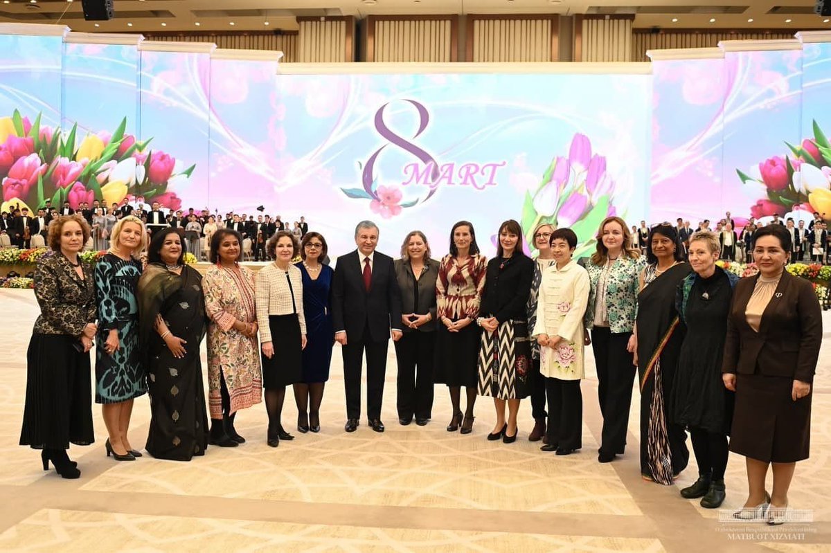 Celebrating #InternationalWomensDay with @president_uz Mirziyoyev, head of Senate @TNarbaeva and my fellow women Ambassadors and heads of Int'l organisations in #Uzbekistan 🇺🇿🇮🇱🇺🇳🇫🇷🇪🇺🇨🇳🇪🇬 Hoping to see #womenempowerment and #gender related topics continue to top #Uzbek agenda 💪🏻