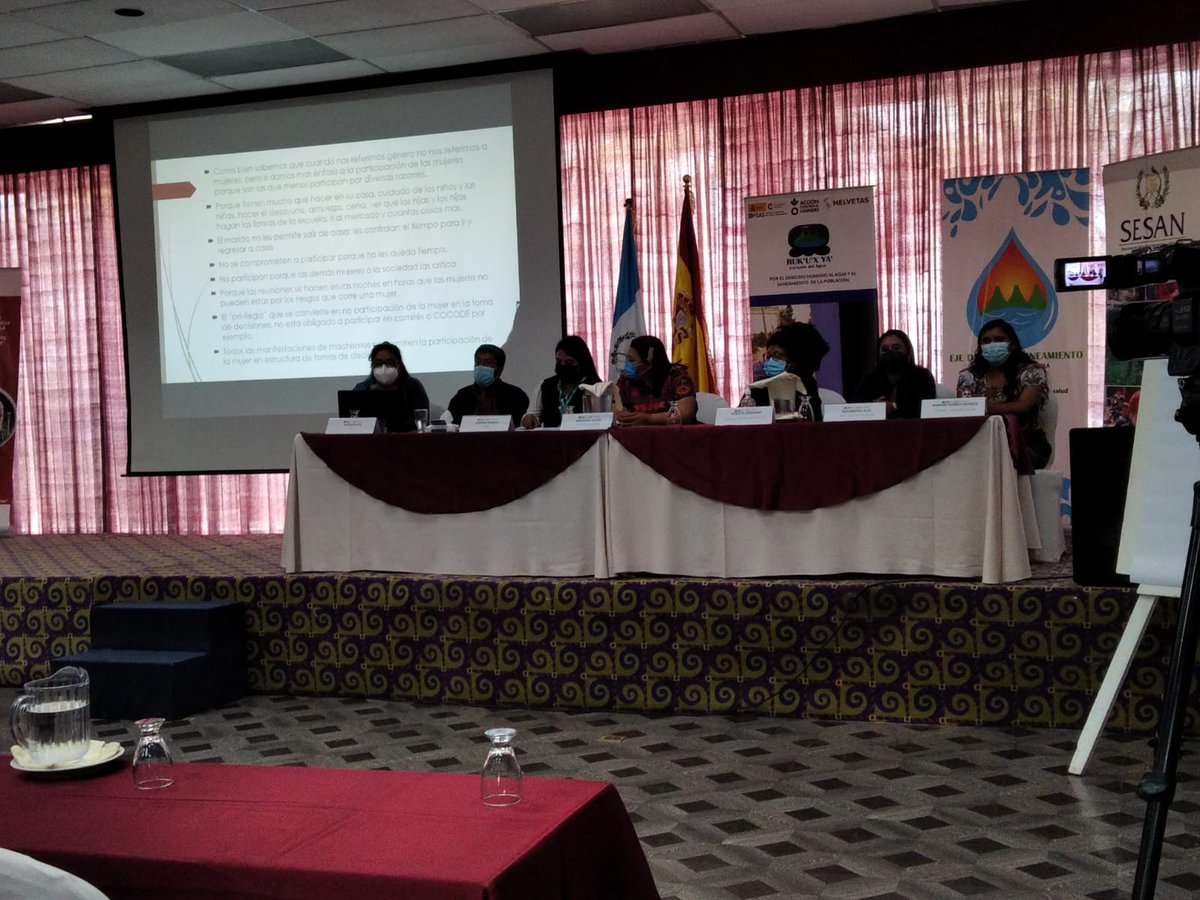 Nuestra compañera Migdalia, moderando el Foro sobre equidad de género en la toma de decisiones en agua y saneamiento de Guatemala.
#DerecH2O