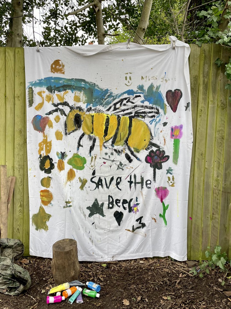 I passed on my passion for protecting bees to year 5 @SoulsSchool today. They produced some fabulous collaborative art work. Meanwhile, Reception helped to plant 15 saplings . A busy day! @FSBCIC
