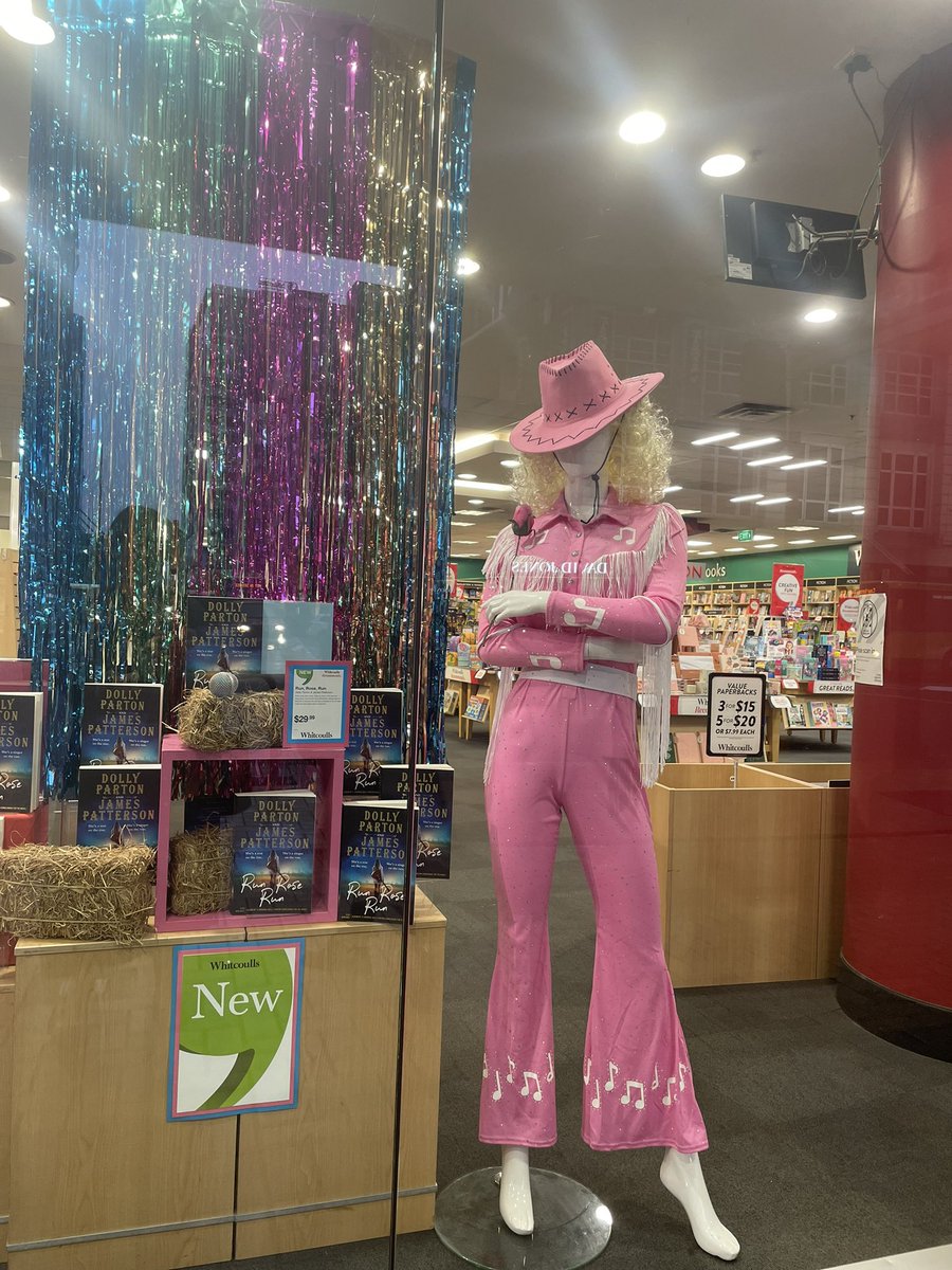 Dolly and I would like to wish you a happy international women’s day! On my way to celebrate with #zontaclubofofwellington #IWD2022 #UNWomenAotearoaNZ