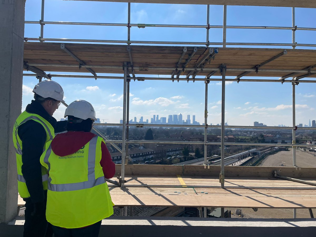 rokhsanafiaz's tweet photo. Today we laid the final concrete at the Plaistow Hub🏘️182 new mixed tenure homes, a new library &amp; neighbourhood centre &amp; the project is helping fund 112 more affordable homes in the area. Plus good jobs for residents - great to meet two of the Newham apprentices working on site. https://t.co/iBWpCIn76Q