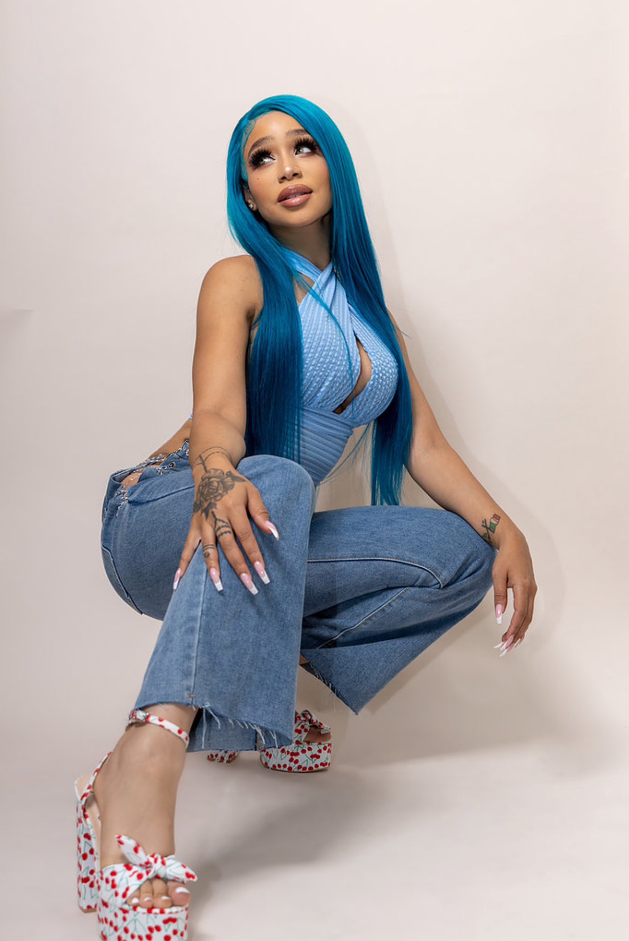 Nadia Stone on X: Happy Monday 💙 t.co6xH78RVxIr  X