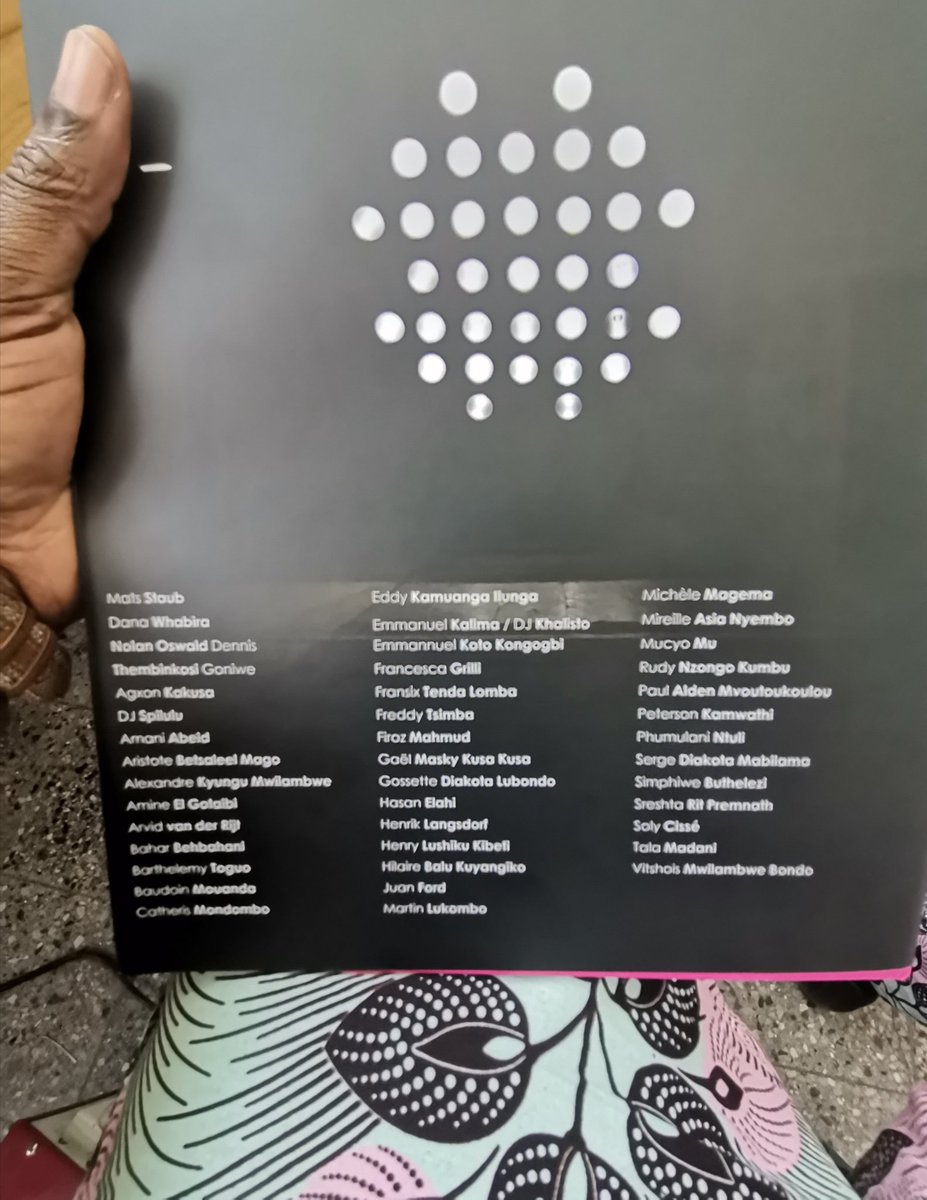 MrBasabose's tweet photo. Thank you to @vitshoisbondo, @koanjeffbaysa_ibiennale and the @kinartstudio team for the amazing work we sis together. Lisapi moko esokolaka elongi te. #Art #ContemporaryArt #ArtFestival #CongoArt #KinArtStudio #CongoBiennale https://t.co/GmnFkeFwLI
