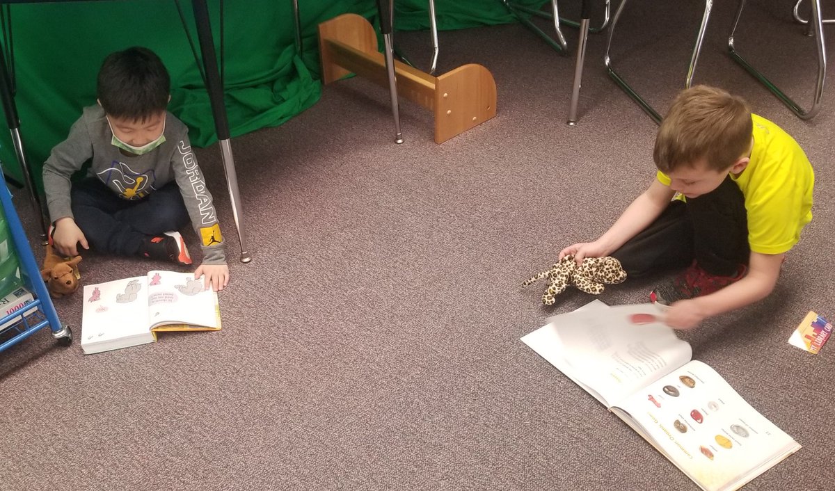 bpalaseklms's tweet photo. Students in @VBrooke01 surprised us with library cards today! Then they showed off their awesome reading skills to some new friends @WindyWhales https://t.co/Y6xiNrxB2a