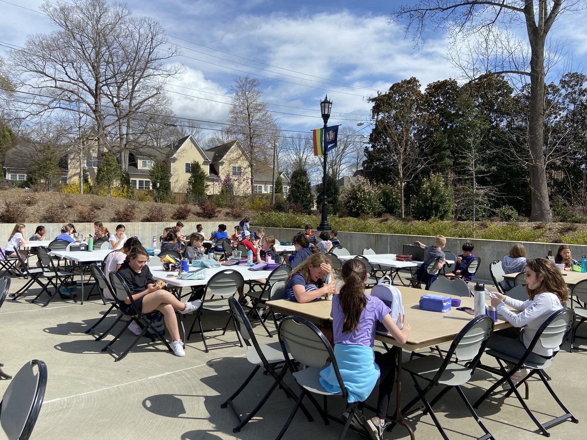 pds_5S's tweet photo. PD 5th graders enjoy their first day of free seating at lunch!  #PDSChargers https://t.co/b9DUQIaX8S