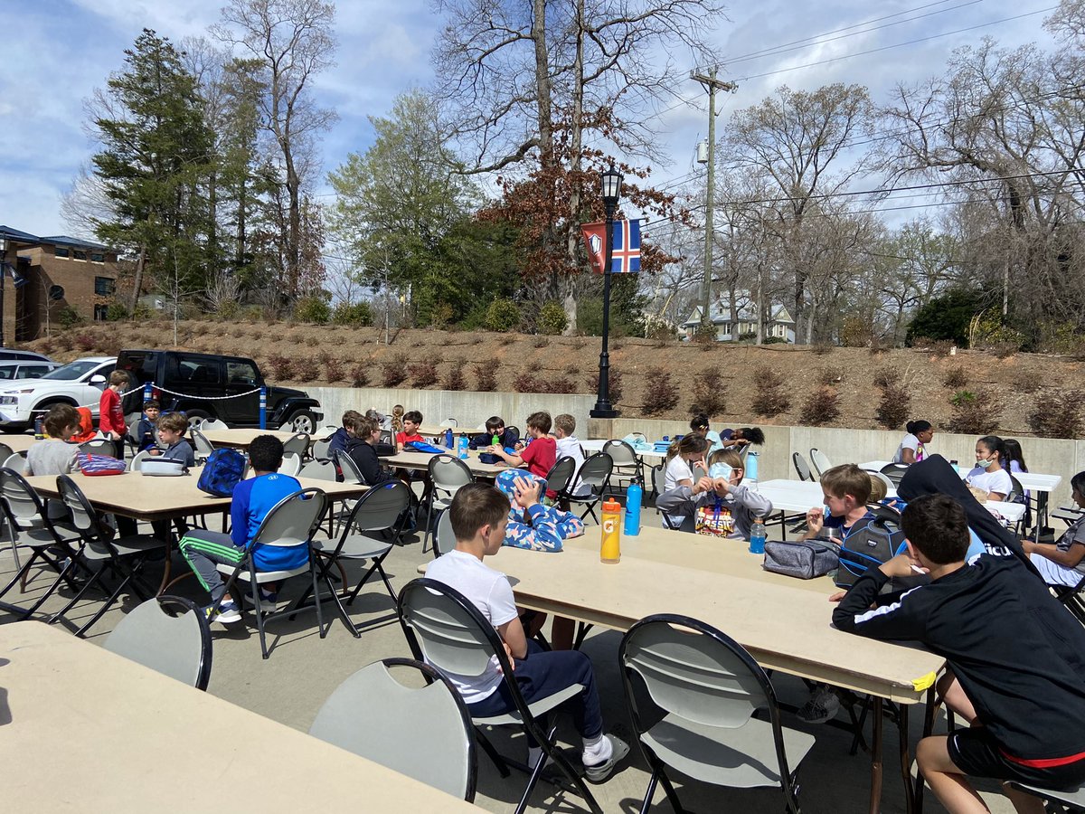 pds_5S's tweet photo. PD 5th graders enjoy their first day of free seating at lunch!  #PDSChargers https://t.co/b9DUQIaX8S