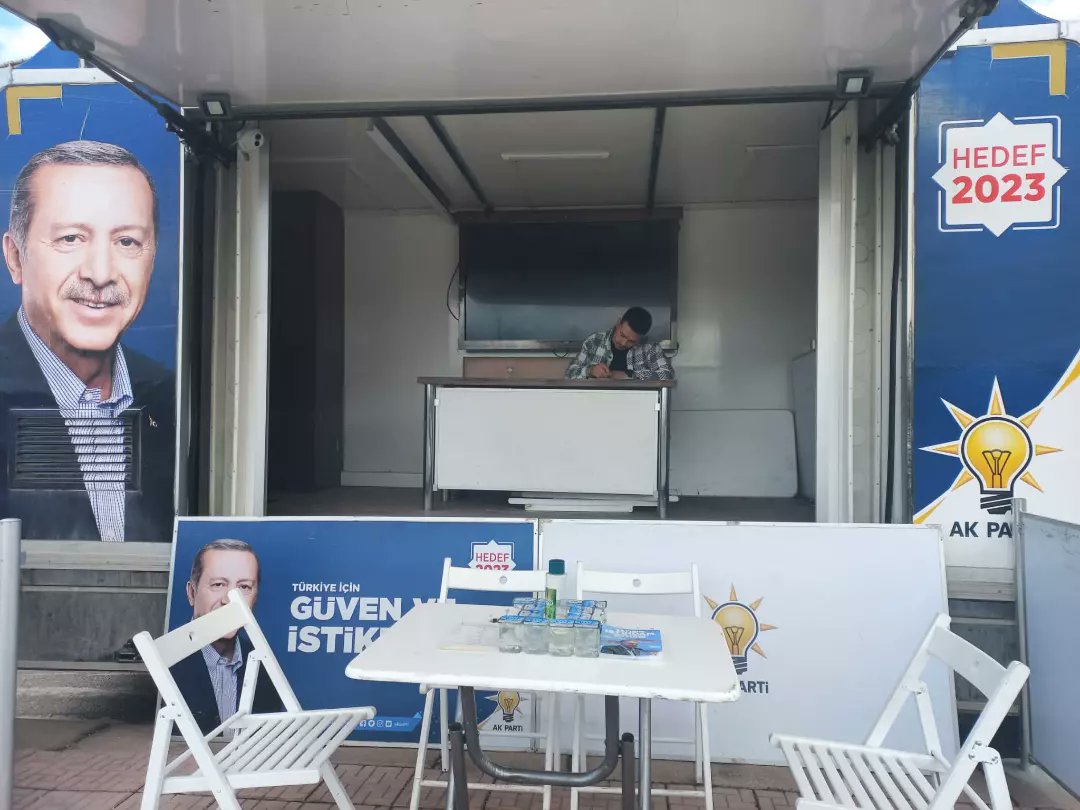 AkOdunpazariGnc's tweet photo. Dede Korkut Parkımızın önünde Ak Mobil Üye Standımızı kurduk,biraz da bebek sevip bünyeye pozitiflik bastık 🤩🌺 https://t.co/B1bSLambfr