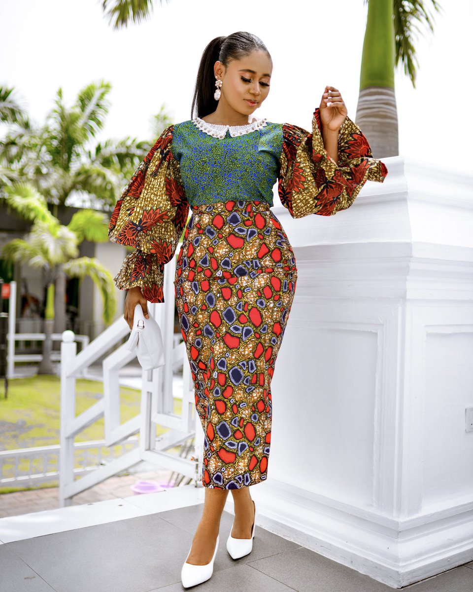 iamlailahmoon's tweet photo. A mixed print kind of day.
Outfit @lailahmoon.ng on Instagram
#BlackGirlsRock #africanwear #africanoutfit #mixprint https://t.co/8WxxplGQHt
