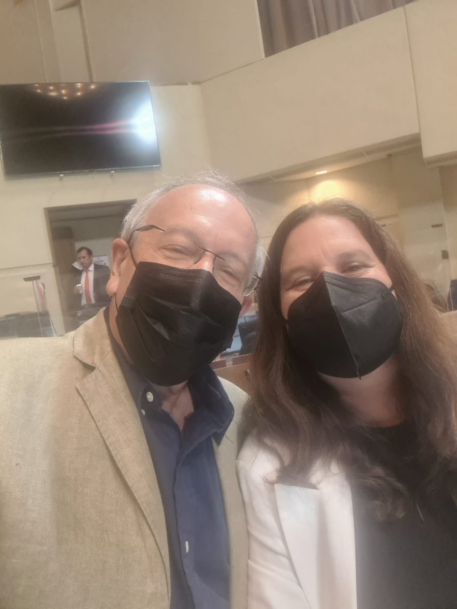 Selfie de despedida (y bienvenida a su nuevo cargo) con <a href="/Mayafernandeza/">Maya Fernandez Allende</a>, con quién construimos una linda amistad en estos años.