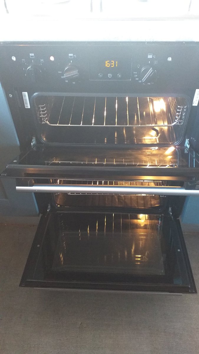 LeeEmmott1's tweet photo. Hotpoint double oven &amp; extractor for a new customer in #oldham.
#ovencleaning #royton #shaw #chadderton #heywood #middleton #oldham #rochdale #ashtonunderlyne #saddleworth #manchester #mossley #failsworth https://t.co/YfgimDxDME