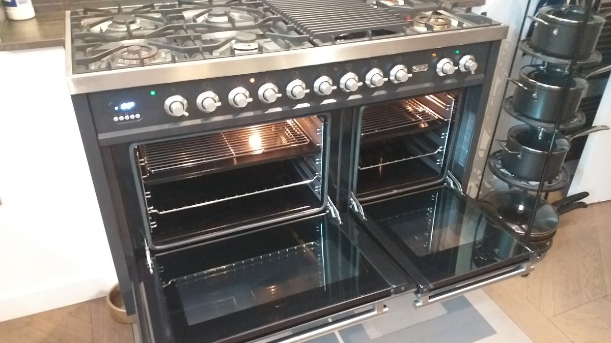 LeeEmmott1's tweet photo. ILVE double oven range in #didsbury or a repeat customer this morning.
#ovencleaning #royton #shaw #chadderton #heywood #middleton #oldham #rochdale #ashtonunderlyne #saddleworth #manchester #mossley #failsworth https://t.co/cd0bqtAAsI