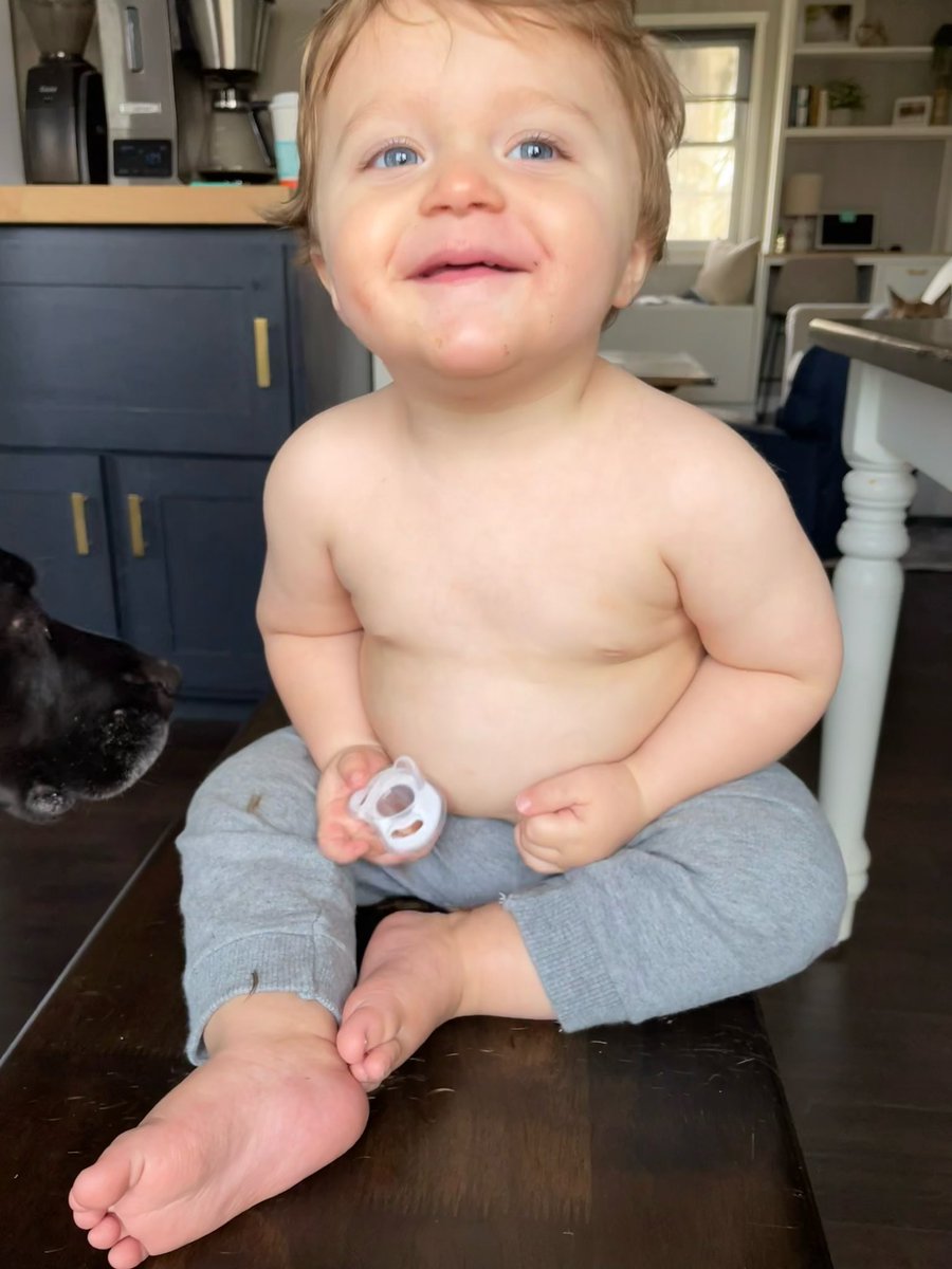 matteilerman's tweet photo. Oh you have multiple offers for 80-100k over asking in cash? Here's a letter from my family to yours with a picture of my v cute kid. Please consider my asking price offer with no appraisal gap. K thnx https://t.co/LcpYiNlwu9