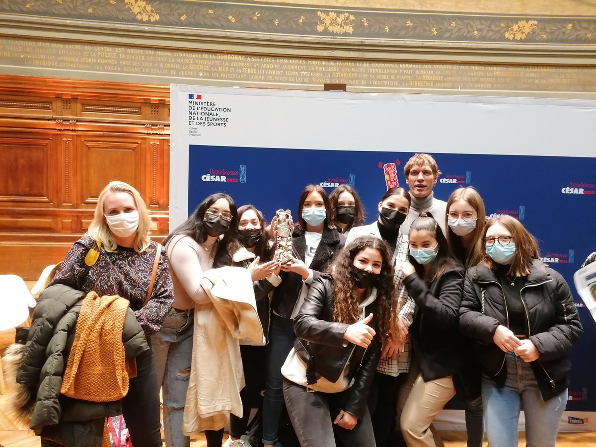 César des lycéens. Les élèves de Terminale Accueil reçues à la Sorbonne avec Mme Madelaine, professeur de lettres histoire. Bravo à toutes!