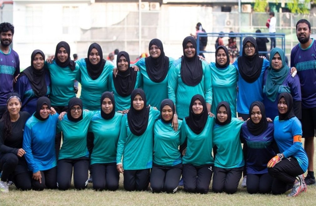 ހައިކޯޓުގެ ޓީމުން މުބާރާތުގައި ރީތި ނަލަ މޮޅު ކުޅުމެއް ކުޅެ އެކުވެރިކަމުގެ ރޫހުން ކޯޓަށް ދިރުން ގެނެސްދީފި. މިފަދަ މުބާރާތްތަކުގެ ހަގީގީ ކާމިޔާބަކީ އެއީ, ޝުކުރިއްޔާ ޓީމް 🏆💚