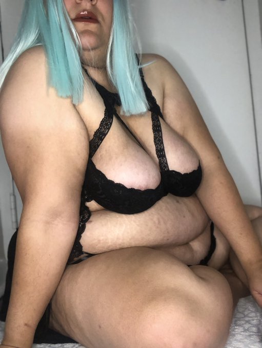 Pretty face, round belly. #NSFW #BBW https://t.co/ed0TPVjtBW<a href="/tag/nsfw"class="tags">#NSFW</a><a href="/tag/bbw"class="tags">#BBW</a>