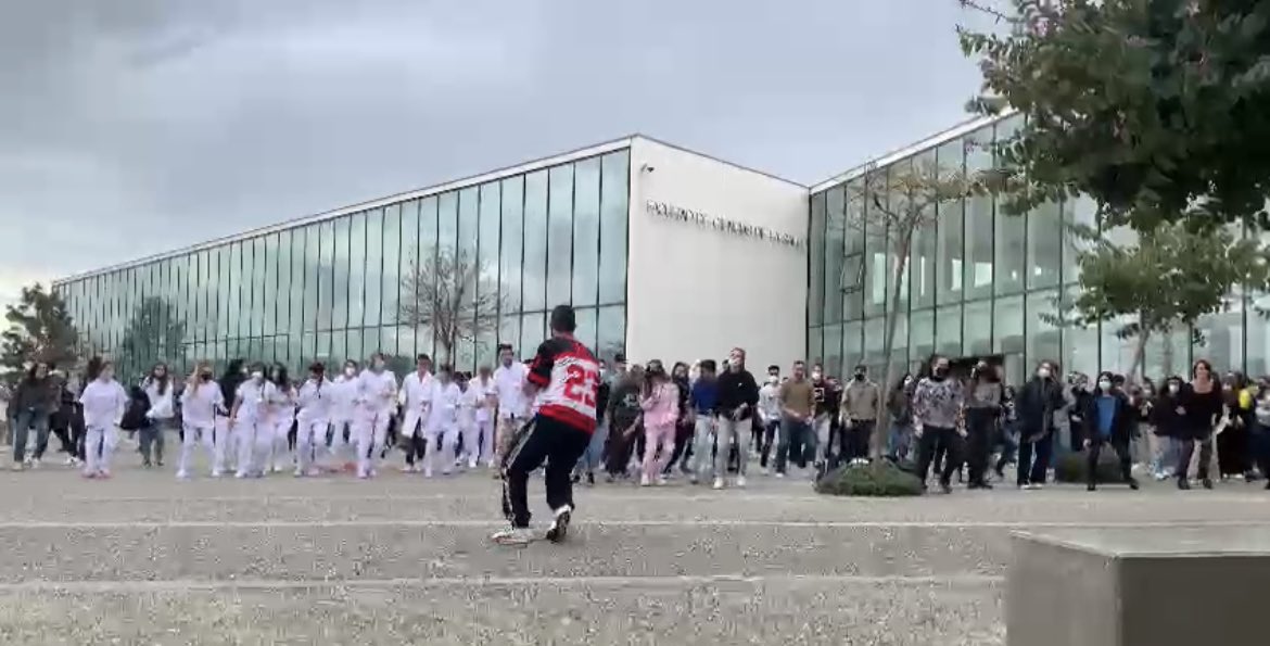 CCSaludUMA's tweet photo. Así hemos bailado esta mañana en @CCSaludUMA Gracias a los técnicos deportivos #Christianjimenezpasamar y José Javier #CDUMA @deportesUMA celebrando el 1 día de la #SemanaCultural Mañana más! https://t.co/hyTSaGZ7mR