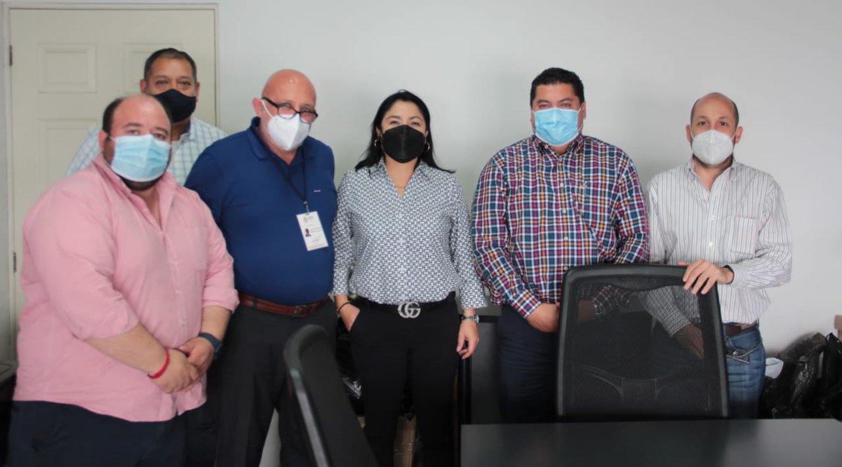 CmicMichoacan's tweet photo. Para continuar fortaleciendo la vinculación con las autoridades estatales, integrantes de este organismo empresarial, sostuvimos una reunión de presentación con la Subdirectora de Planeación e Infraestructura en Salud, Selene Yurixhy Ramírez Sandoval. https://t.co/YJnr9lhA6w