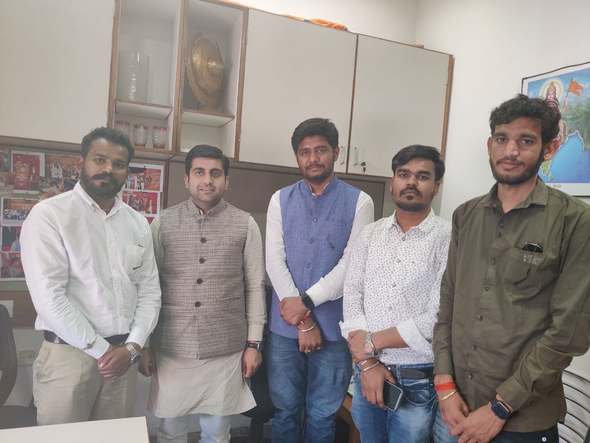 IAnuragPathak's tweet photo. भारतीय जनता युवा मोर्चा के राष्ट्रीय कार्यालय प्रभारी आदरणीय बड़े भाई श्री विनीत त्यागी जी को जन्मदिन की अनन्त बधाई एवं शुभकामनाएं।
#HBDVineetBhaiya
@vineetvatstyagi ji

@vdsharmabjp ji @vaibhavpawarmp ji https://t.co/oa81YGi3U1