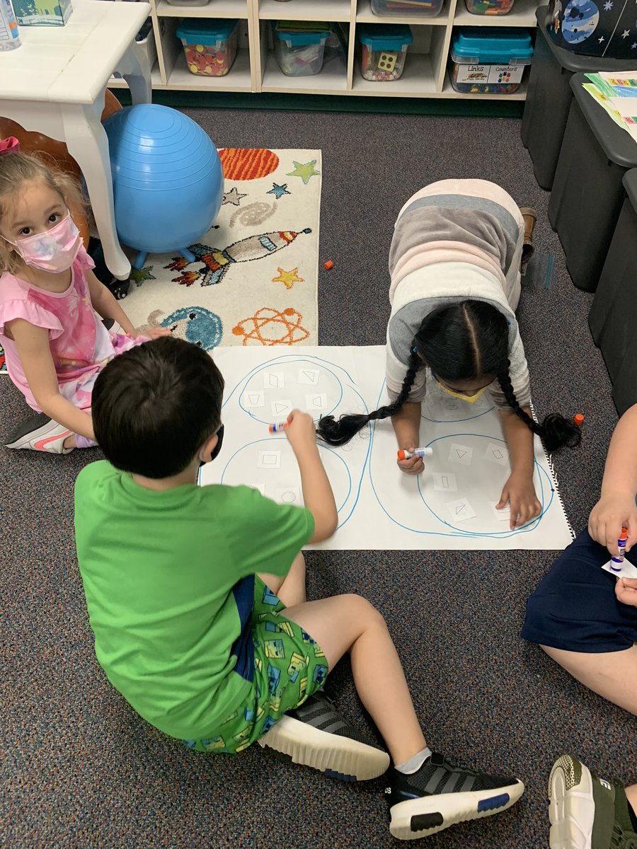 DeenaHill64's tweet image. Launch, Explore… #sortingshapes @jimh704 @LisaOber68 @CabCoSchools @TNickel1982 ❤️