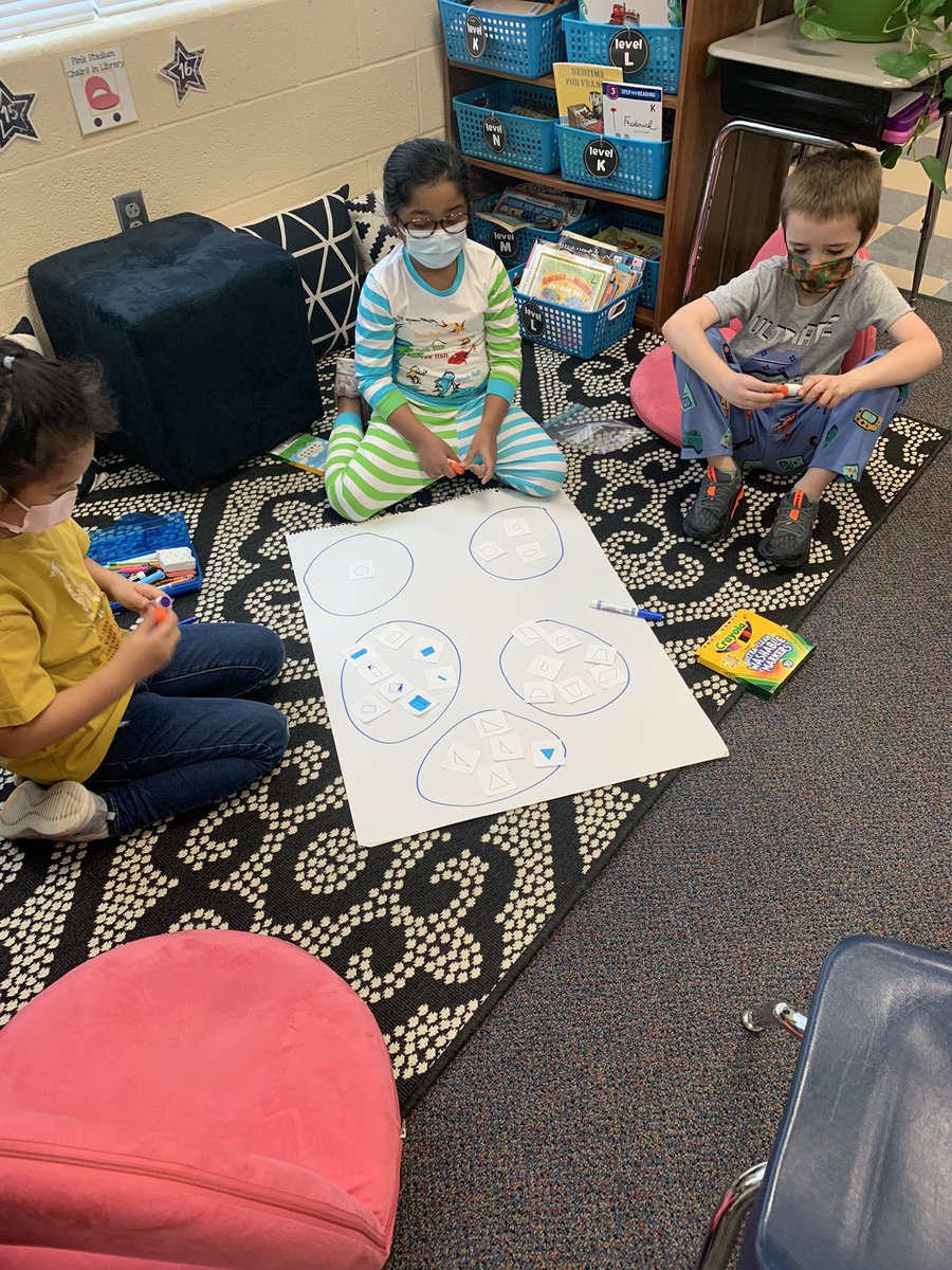 DeenaHill64's tweet image. Launch, Explore… #sortingshapes @jimh704 @LisaOber68 @CabCoSchools @TNickel1982 ❤️