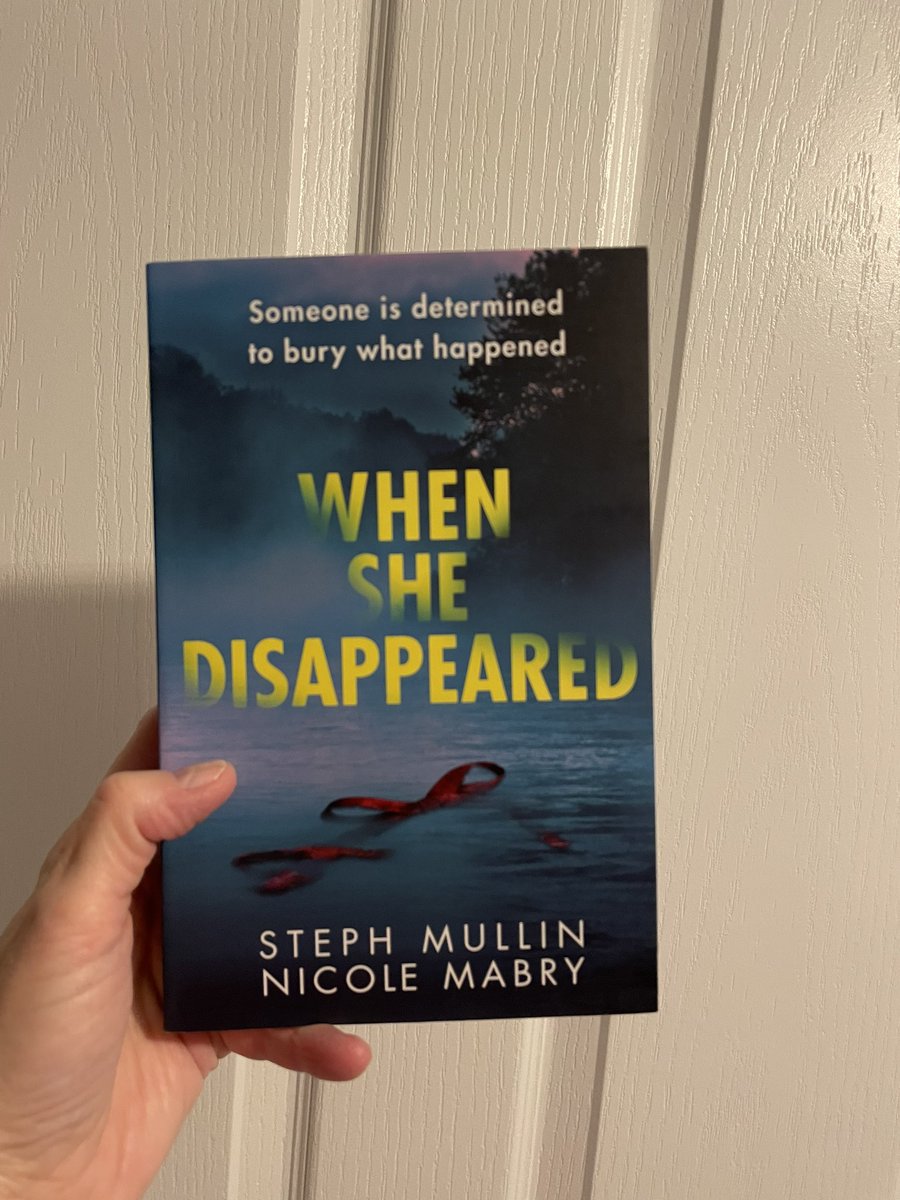 mylilbookhome's tweet photo. Fabulous book mail today from @HarperCollinsUK @Steph_Mullin @NicoleAMabry 

Excited to read this one soon! #WhenSheDisappeared https://t.co/5N4kdO8r26