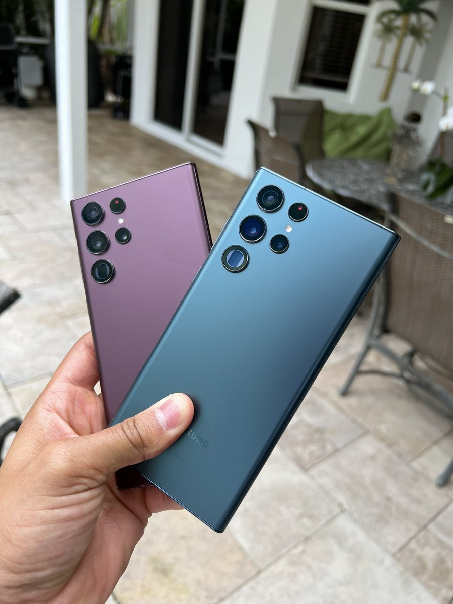 milesabovetech's tweet photo. So I have two S22 Ultras now 😅 https://t.co/PPHhVnKZBZ