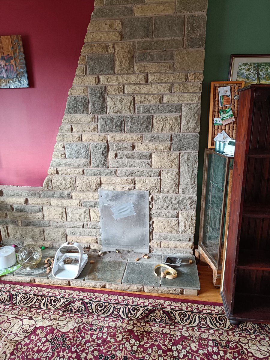 Pplspitbull's tweet photo. The last big pre-sale and pre-emigration job has started. The 70s gas fire is out!
And brave @Listener203 parted with his Games Workshop collection today :(
#decluttering #emigration #exitbrexit #brexitexit #European #newstart https://t.co/vvxn1FlnLP