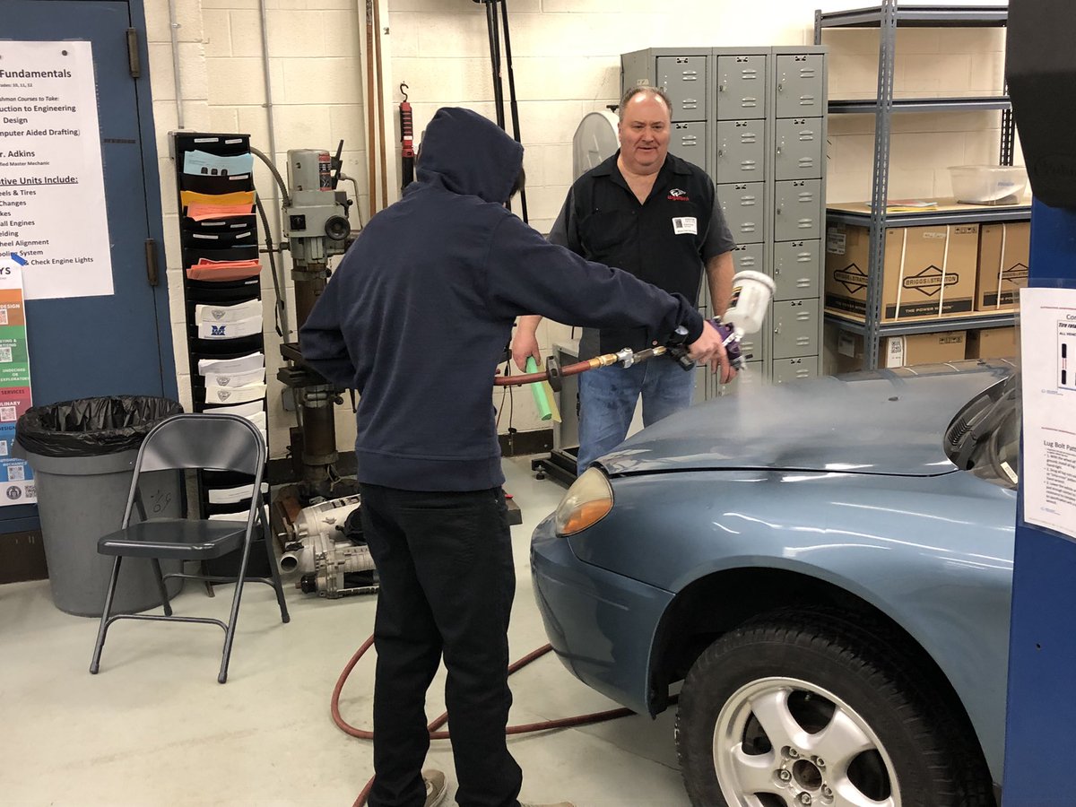 Dave Burk from <a href="/wyotech/">WyoTech</a> performed an automotive painting demonstration and  each student had the opportunity to try painting using water!