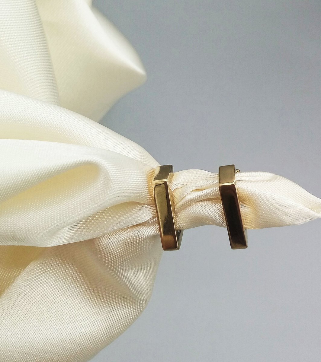 Üçgen Model Çelik Gold Küpe

Kararmaz Paslanmaz Gerçek Çelik

Profildeki linkten satın alabilirsiniz

#zirkonyumtakı #çeliktakı #çelikküpe #çelikkolye #çelikbileklik #takı #bujiteri #decobero #bileklik #kolye #yüzük #kolye #takı #bujiteri #çelikkolye #celiktaki #italyanzincir